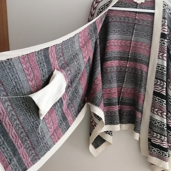 Aritzia Golden by TNA Alpaca and Wool Oversized Tribal Shawl Wrap Small/Medium - Picture 10 of 16